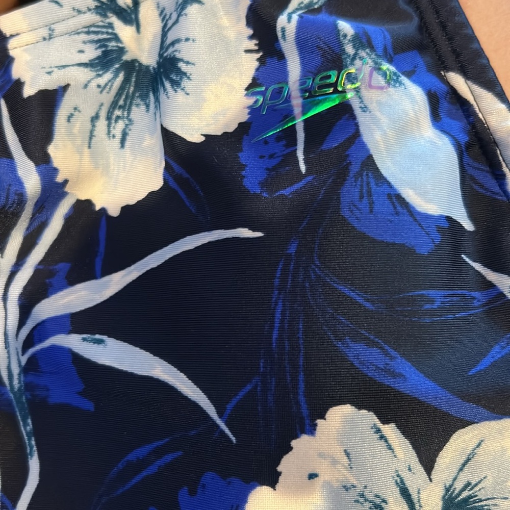 Speedo Women’s Size Large Swim Top‎ with Removable Cups NWT - Picture 4 of 6